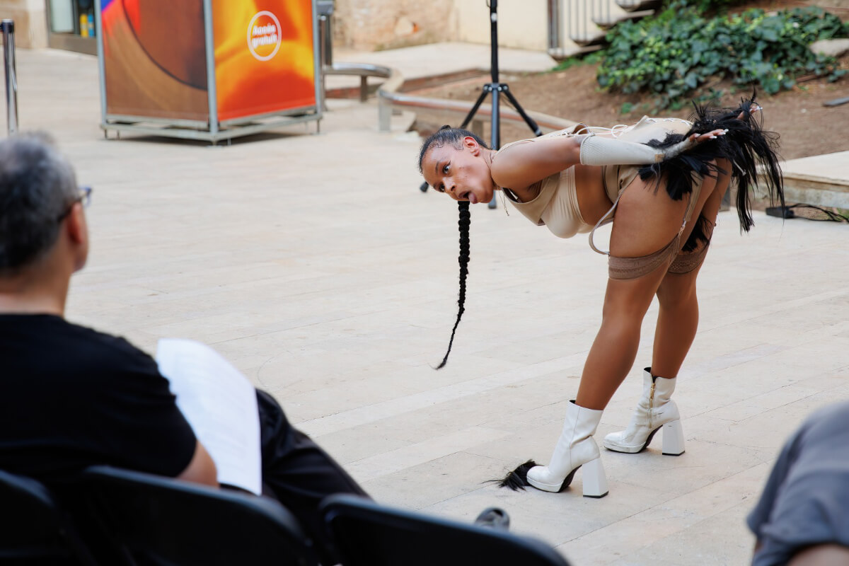 Santa de sustrato autónomo - INÉS SYBILLE VOODUNESS